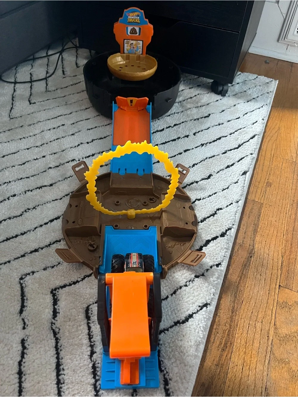 Hot Wheels Monster Trucks Stunt Tire Playset